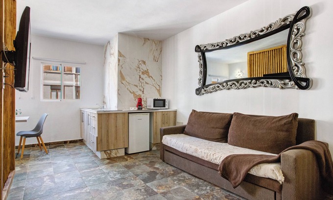 Puerto del Rosario Apartment | Vacation Studio 'Suite Amorosa' with Wi-Fi
