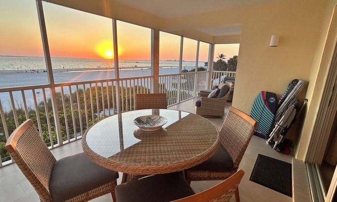 Fort Myers Beach Condo | Vacation Villas #233 - Beachfront condo with amazing views!