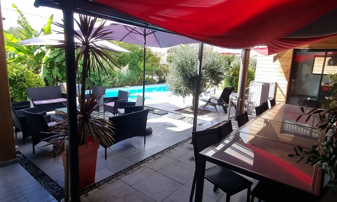 Lesmont House | Vacation villa with pool near Forêt d'Orient Champagne lakes