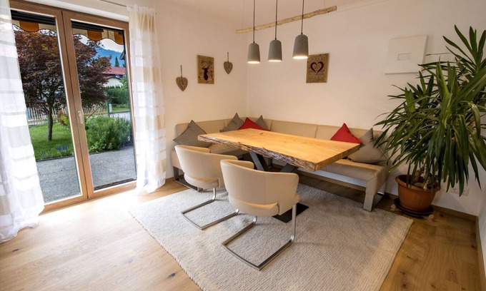 Bibelod Apartment | Vacation with mountain view and garden. Two bedrooms. Dogs welcome.