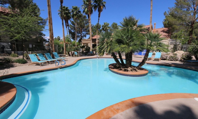 Paradise Condo | Vacationing In Modern, Boutique Style - 2BDR/2Bath Quiet Condo Near Strip