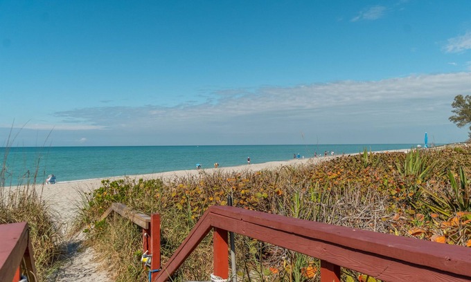 Englewood Condo | Vacay on the Beach !