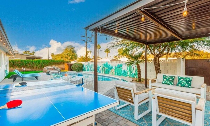 New Papago Parkway House | Vacay on Villa|Pool + Putting Grn|Old Town