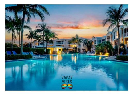 Rock Harbor House | Vacay Vibes-2 Pools, Pickleball, Coffee Bar, 2 Jacuzzis, Food Truck