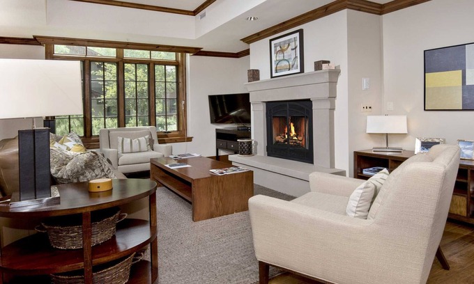 Vail Condo | Vail Ritz Carlton Residence with air conditioning! Luxurious Hot Tub/Amenities