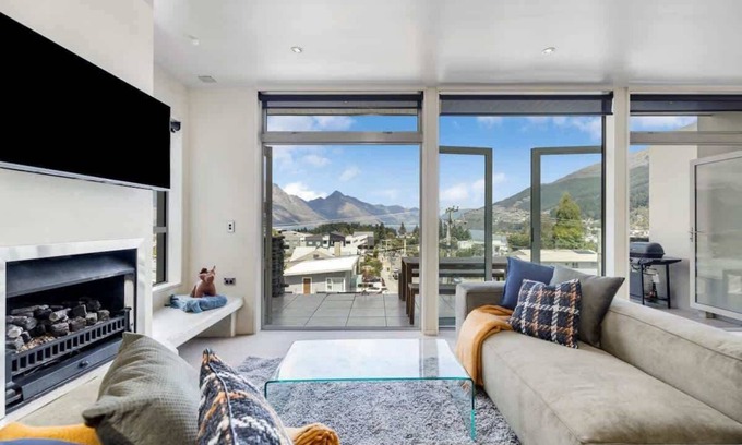 Queenstown City Centre House | Vailmont Villa, Central Queenstown