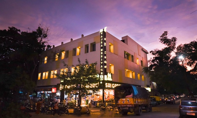Rajajinagar Hotel | Vajra Heritage