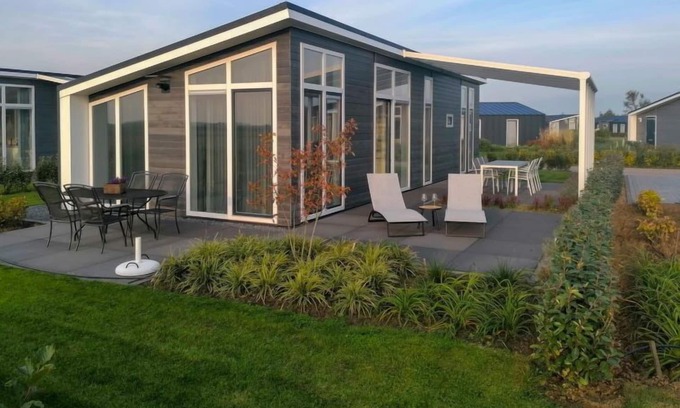 Wemeldinge House | Vakantiehuis Ruisweg 45 by Interhome