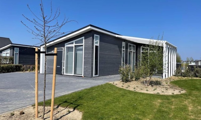 Wemeldinge House | Vakantiehuis Ruisweg 12 by Interhome