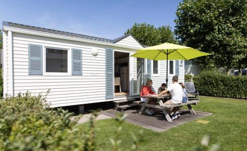 Jabbeke Ski Chalet | Vakantiepark Klein Strand - Comfort Chalet 4p
