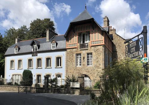 Lehon Apartment | Val Rive - Monet Apartment