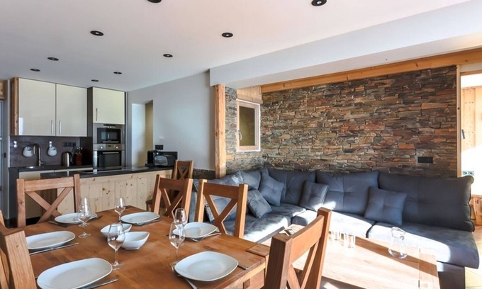 Val-Thorens Apartment | Val Thorens: Stunning apt for 8, close to slopes and shops