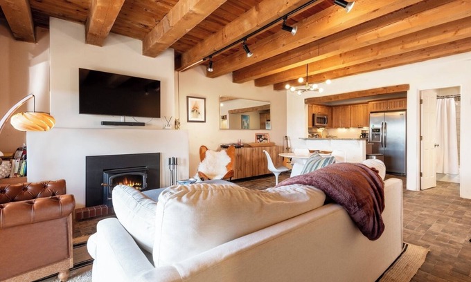 Arroyo Seco Condo | Valdez Vista - Updated 2 Bedroom Condo Close to Skiing
