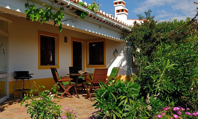 Abris House | Vale do Guizo Casa Poente, comfortable home in the countryside, close to the sea