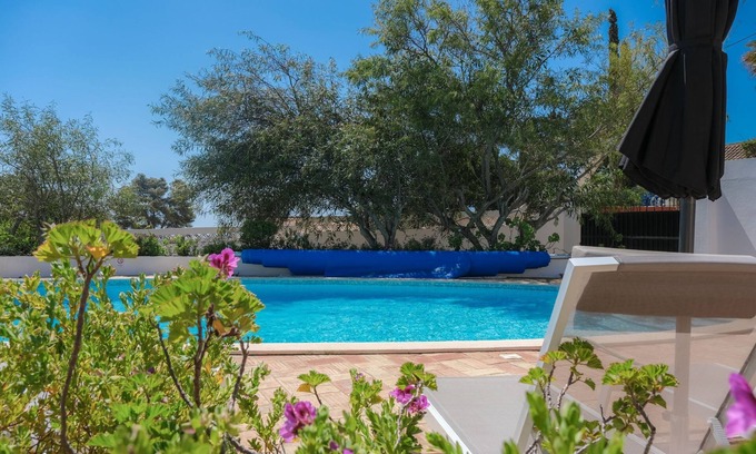 Funchal Villa | Vale Verde in Lagos With 6 Bedrooms and 4 Bathrooms