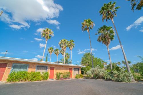 Weslaco Hotel | Vali Ho Motel By OYO Weslaco Mercedes