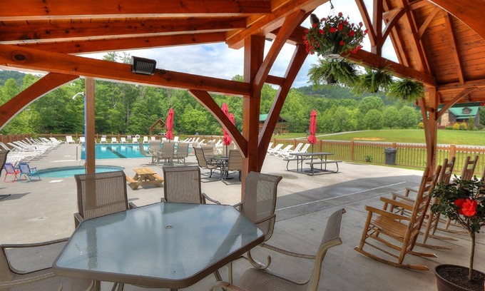 Wears Valley Cabin | Valley Breeze -- Log Cabin Located in Smoky Mountains