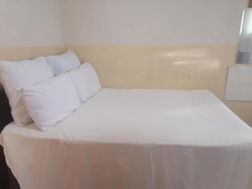 Bezuidenhout Valley House | Valley Center Guest House