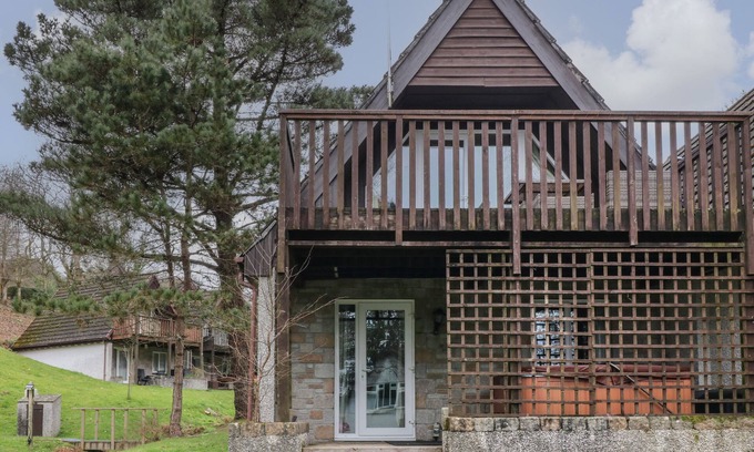 St. Ann's Chapel Cottage | VALLEY LODGE 33, pet friendly, with hot tub in Gunnislake