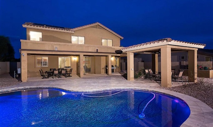 Mesa House | Valley of the Sun 5 BR by Casago