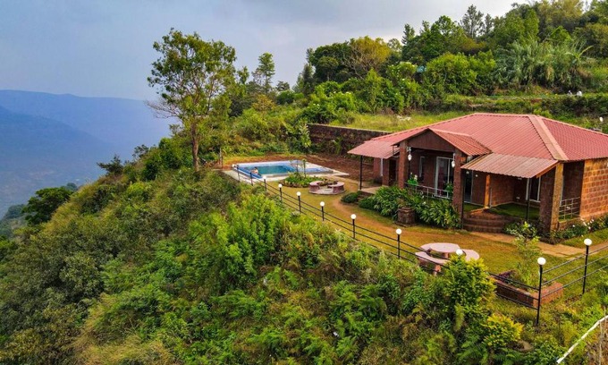 Mahabaleshwar Villa | Valley Touch 5BHK Infinity Pool Villa