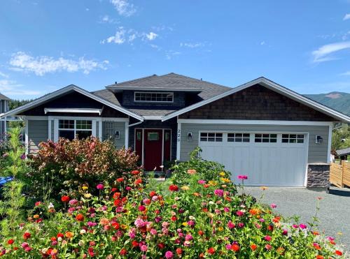 Lake Cowichan Apartment | Valley View