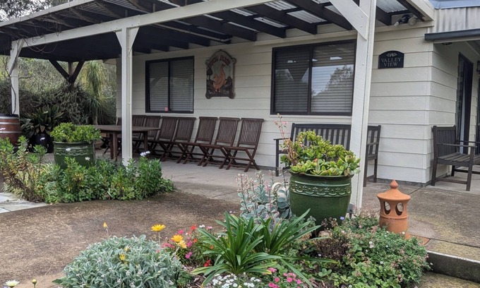 Rothbury Cottage | Valley View Cottage & Acres Hunter Valley Wine Region