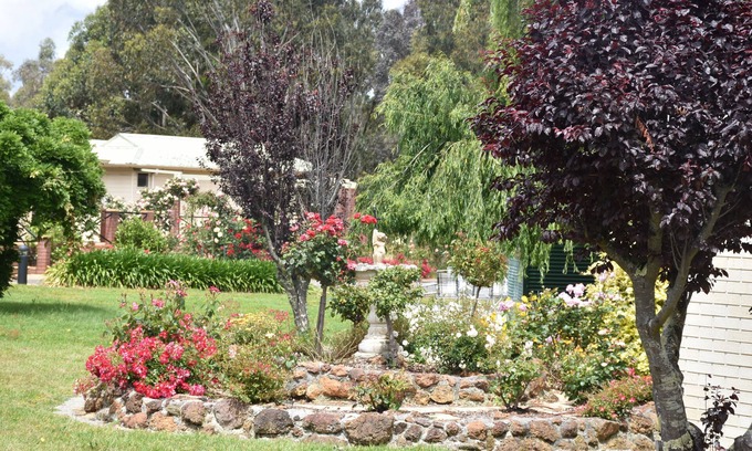 Mount Barker Hotel | Valley Views Motel & Chalets