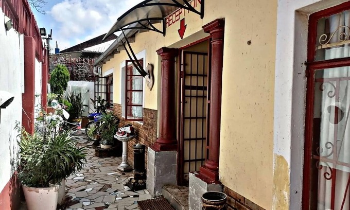 Bezuidenhout Valley House | Valleycenterguesthouse