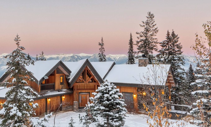 Golden Ski Chalet | Valleyview Chalet: 5-bedroom luxury mountain homen