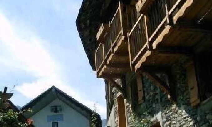Les Avanchers-Valmorel Ski Chalet | Valmorel: relaxing beautiful barn character with fireplace stone + wood