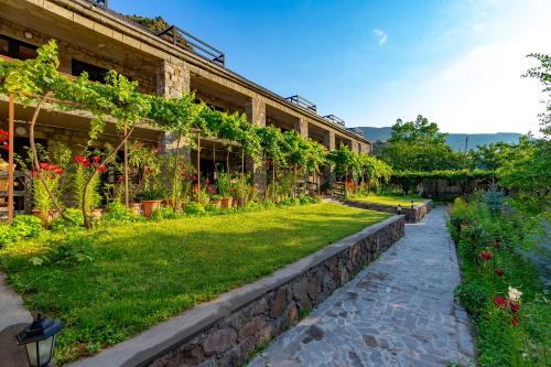 Vardzia Hotel | Valodia's Cottage