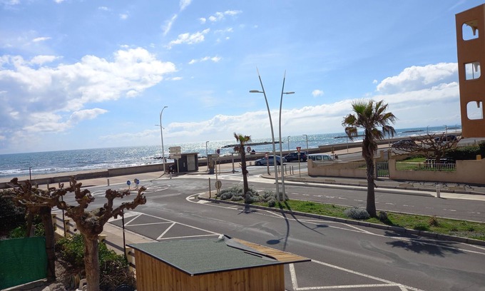 Valras-Plage Apartment | Valras-plage, Appartement T3, Bord de mer Avec Terrasse et Parking