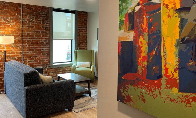 Riverside Apartment | Valuable 2 Bed Travel Apartment with High Speed WiFi