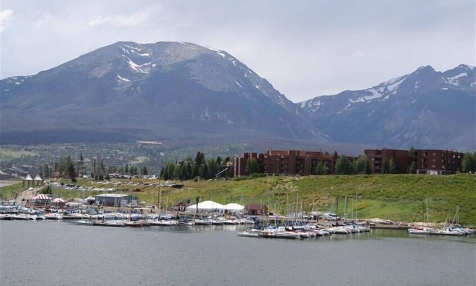 Dillon Condo | Value Priced Condo W/Lake & Mtn Views, Free Ski Shuttle