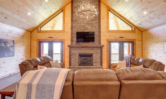 Van Buren Cabin | Van Buren Vacation Rental < 1 Mi to Big Spring!