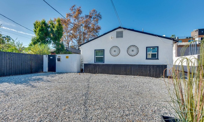 Sherman Oaks Apartment | Van Nuys Abode w/Patio, 7 Mi to Universal Studios