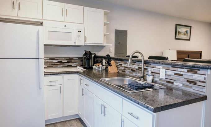Sitka Condo | Vance Towers Studio Rental in Downtown Sitka