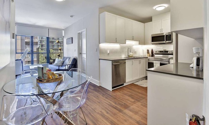 Downtown Vancouver Condo | Vancouver Condo - home away from home!