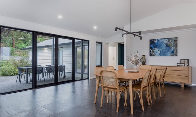 Albany House | Vancouver's End by the BnB Collection