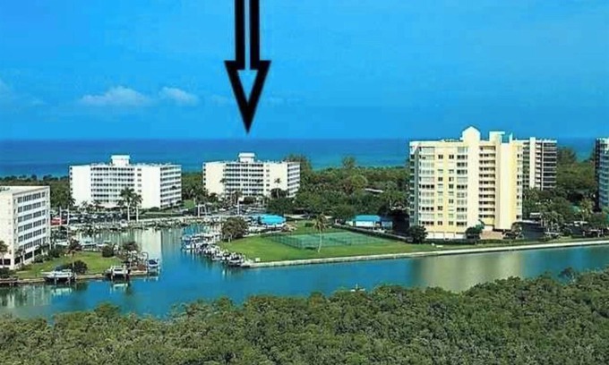 North Naples Condo | Vanderbilt Beach 7th Heaven -7th-floor Oceanview - Steps from 2 beaches