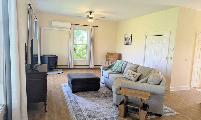 Limerick Other | VanMar House-Charming Renovated Farmhouse at Creekstone Farms with AC