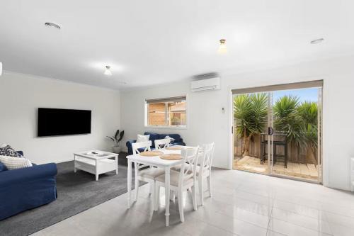 North Geelong House | Varee - Stylish and Newly Renovated