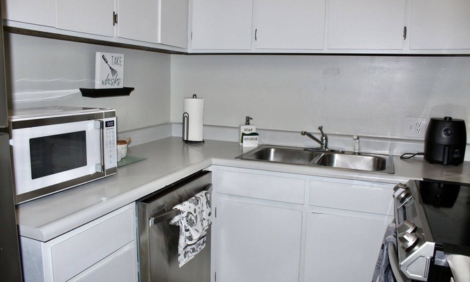 Valdosta Apartment | Varsity Views Apt 3mins From VSU