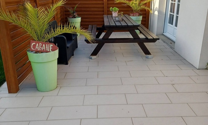Plouneour-Trez House | Vaste Maison sur Jardin Entièrement Clos