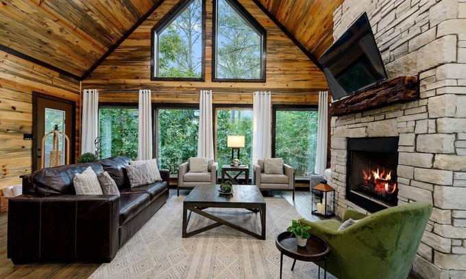 Broken Bow Cabin | Vaulted Pines- Luxury Honeymoon Cabin