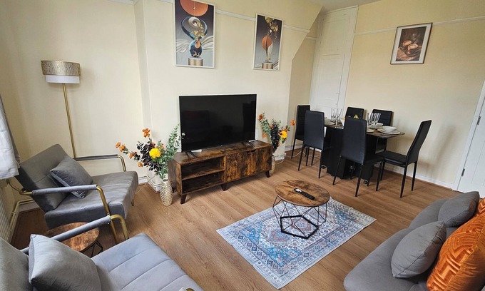 Prince's Apartment | Vauxhall Nest 3-bedroom apartment near the London Eye and Big Ben