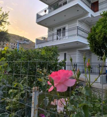 Qeparo Apartment | Vaya Guesthouse