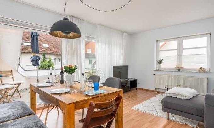 Dreieich Condo | Veens Crew Home 7 Pax
