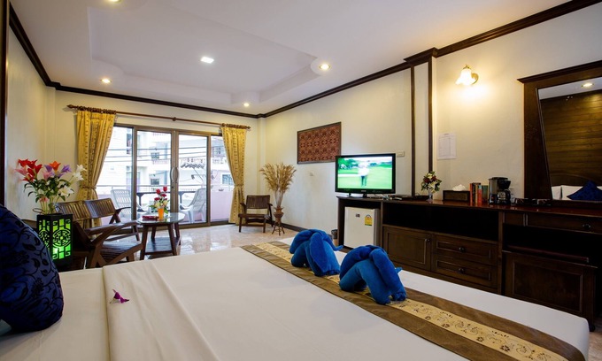 Nanai Road Apartment | Veerakit Standard, Shared Pool